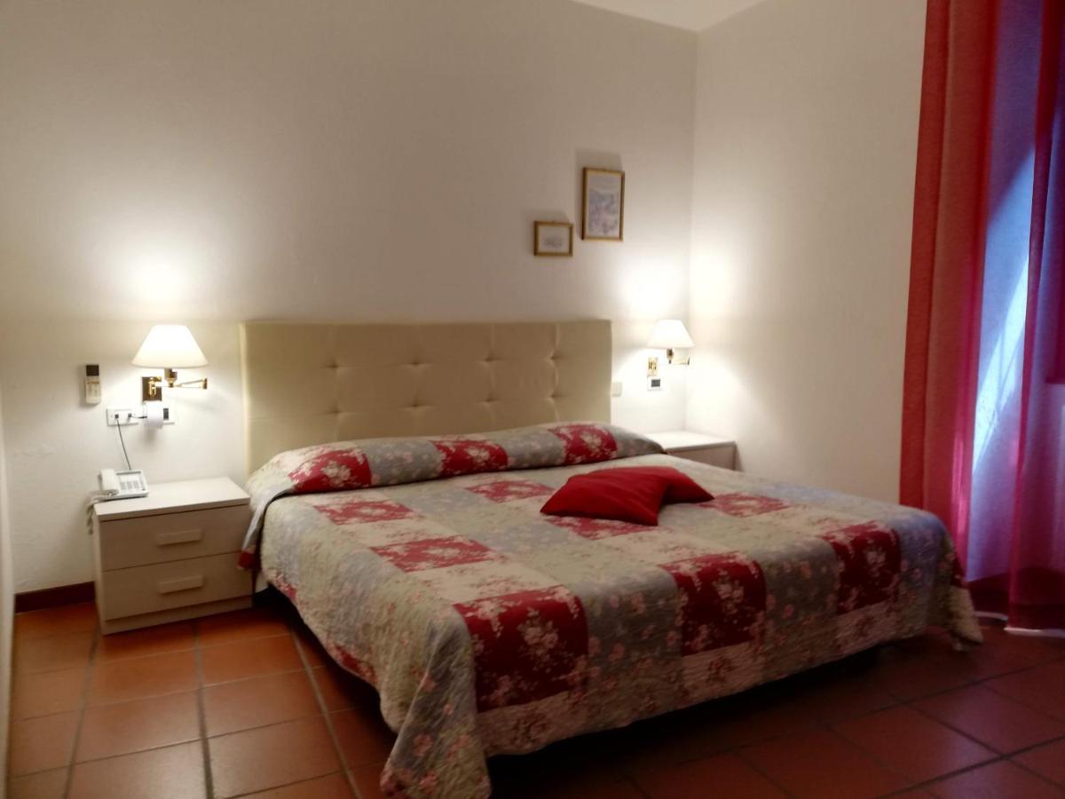 La Corte Di Lurago Hotel Lurago D'Erba ภายนอก รูปภาพ